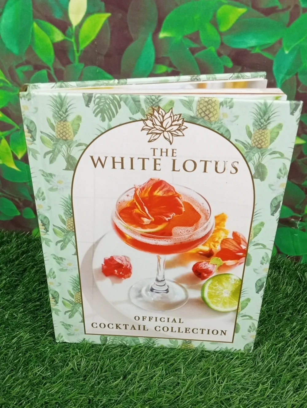 🏠🍒 Official The White Lotus Cocktail Collection Book